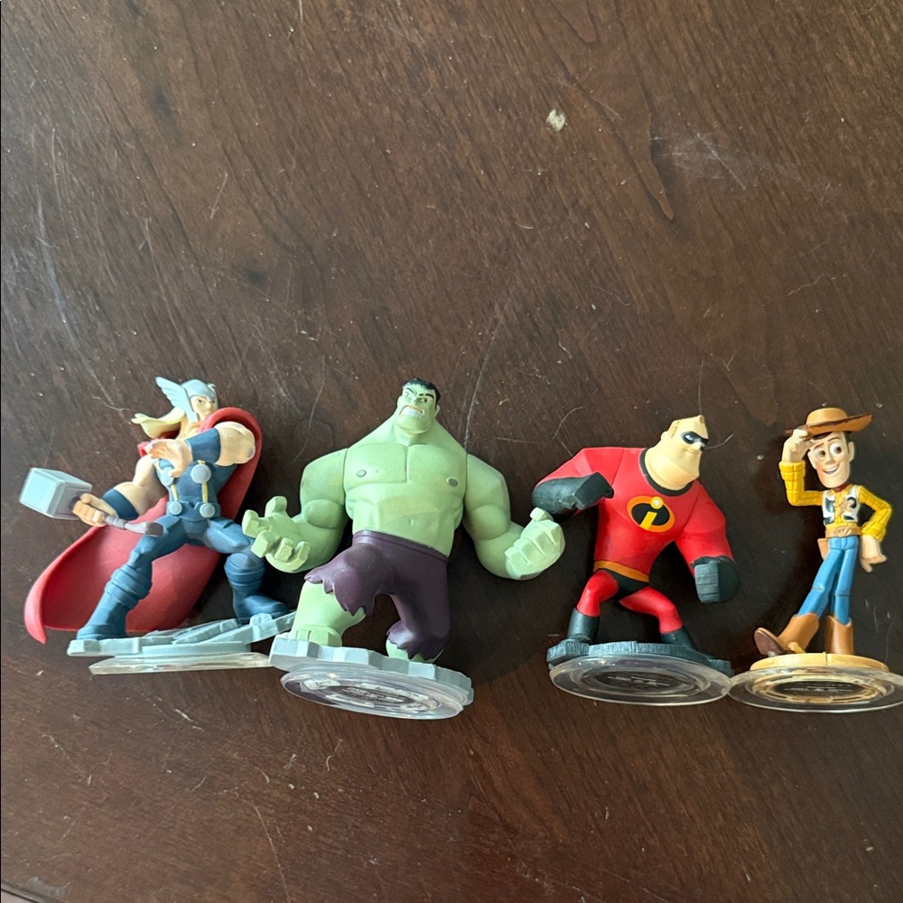 Disney Infinity Marvel and Pixar Characters. Hulk, Incredibles, Toy Story & Thor